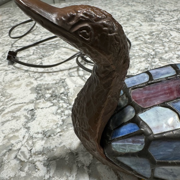 Vintage Quoizel Tiffany duck accent table lamp TF6556R - Picture 8 of 11